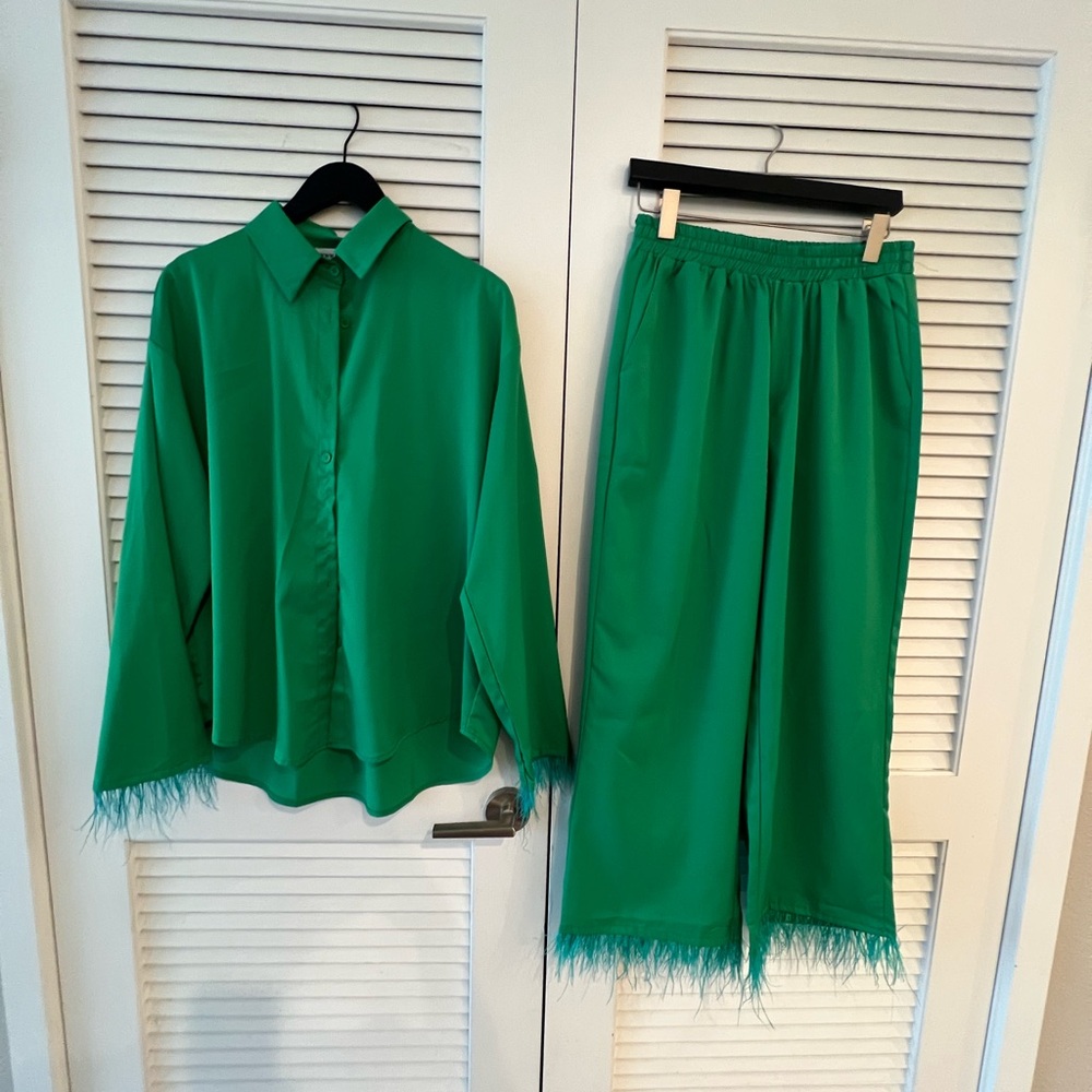 Blouse and pants set